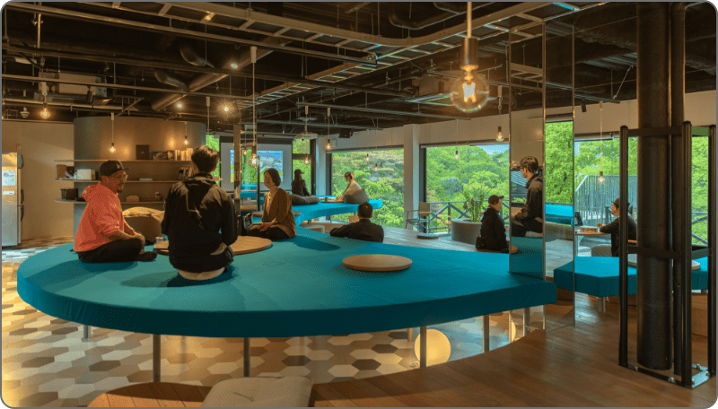 ここでトークショーやります！